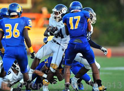 Thumbnail 3 in Loyola vs. Crenshaw photogallery.