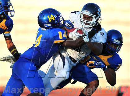 Thumbnail 3 in Loyola vs. Crenshaw photogallery.
