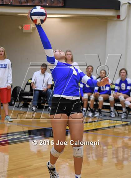 Thumbnail 2 in Smithson Valley vs Alamo Heights (NEISD Invitational) photogallery.