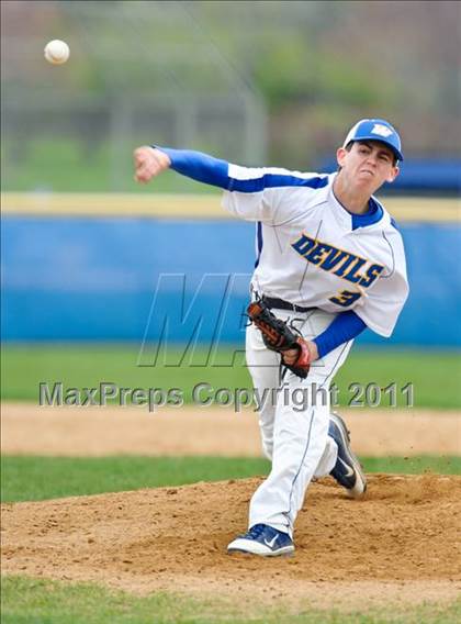 Thumbnail 1 in Warren vs. Libertyville photogallery.