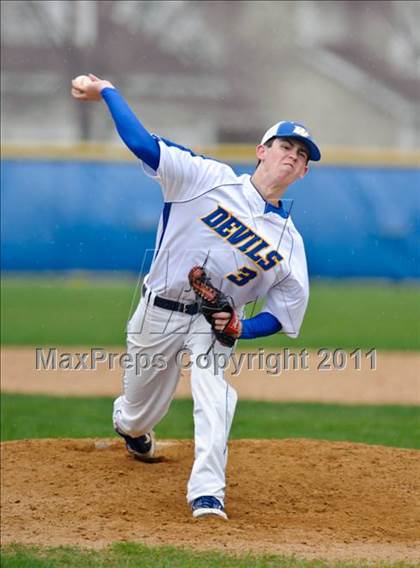 Thumbnail 3 in Warren vs. Libertyville photogallery.