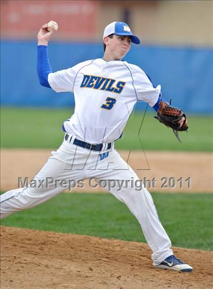 Thumbnail 1 in Warren vs. Libertyville photogallery.
