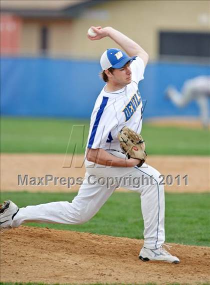 Thumbnail 1 in Warren vs. Libertyville photogallery.