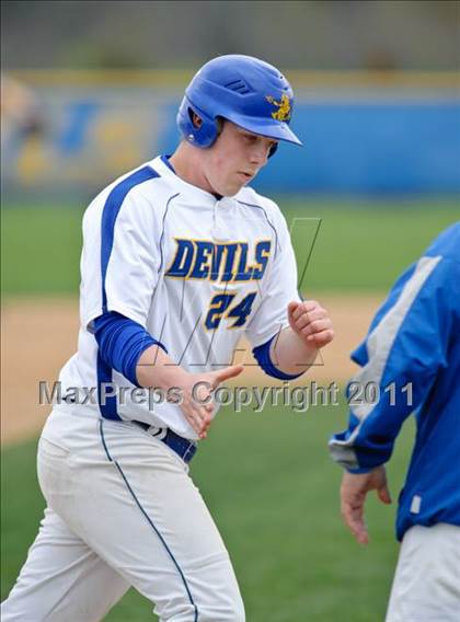 Thumbnail 2 in Warren vs. Libertyville photogallery.