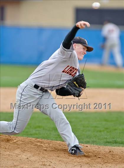 Thumbnail 2 in Warren vs. Libertyville photogallery.