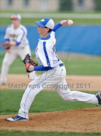 Thumbnail 1 in Warren vs. Libertyville photogallery.