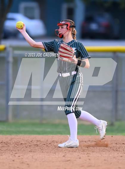 Thumbnail 3 in Churchill vs Reagan photogallery.