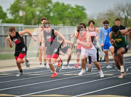 Thumbnail 2 in UIL 3A Track & Field District (100M) photogallery.