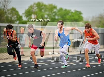 Thumbnail 3 in UIL 3A Track & Field District (100M) photogallery.