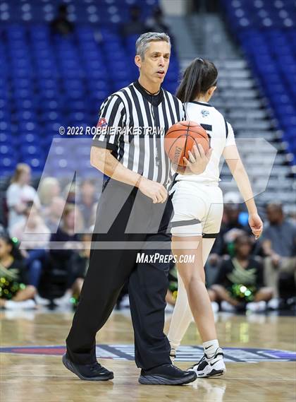 Thumbnail 2 in Clark vs. DeSoto (UIL 6A State Semifinal) photogallery.
