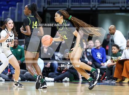 Thumbnail 2 in Clark vs. DeSoto (UIL 6A State Semifinal) photogallery.