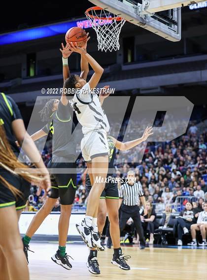 Thumbnail 3 in Clark vs. DeSoto (UIL 6A State Semifinal) photogallery.