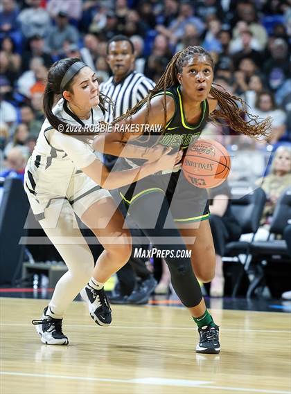 Thumbnail 3 in Clark vs. DeSoto (UIL 6A State Semifinal) photogallery.