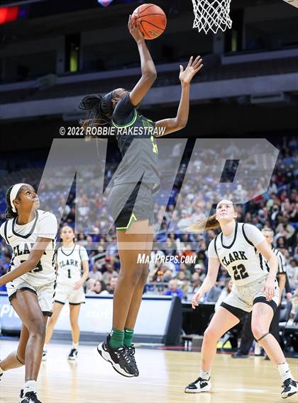 Thumbnail 1 in Clark vs. DeSoto (UIL 6A State Semifinal) photogallery.