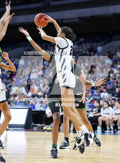 Thumbnail 3 in Clark vs. DeSoto (UIL 6A State Semifinal) photogallery.