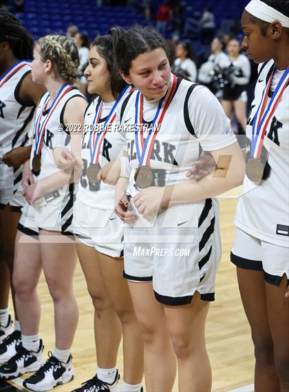 Thumbnail 2 in Clark vs. DeSoto (UIL 6A State Semifinal) photogallery.