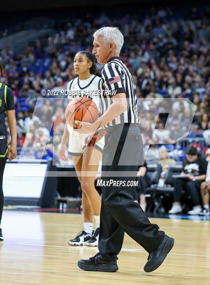 Thumbnail 2 in Clark vs. DeSoto (UIL 6A State Semifinal) photogallery.