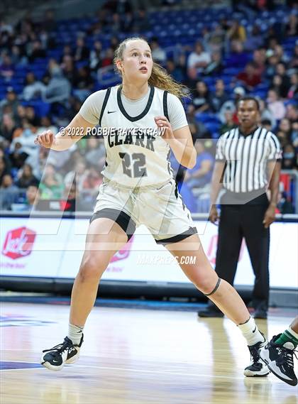 Thumbnail 3 in Clark vs. DeSoto (UIL 6A State Semifinal) photogallery.