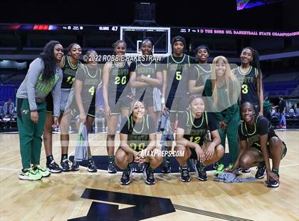 Thumbnail 2 in Clark vs. DeSoto (UIL 6A State Semifinal) photogallery.