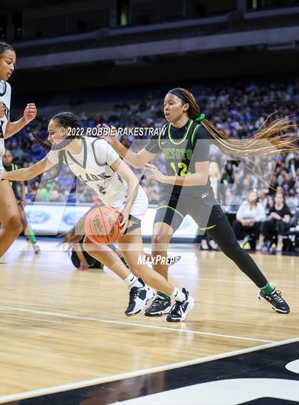 Thumbnail 3 in Clark vs. DeSoto (UIL 6A State Semifinal) photogallery.