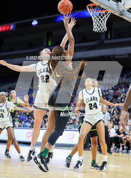 Thumbnail 1 in Clark vs. DeSoto (UIL 6A State Semifinal) photogallery.