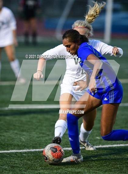 Thumbnail 1 in Mountain Vista vs Broomfield (CHSAA 5A Quarterfinals) photogallery.