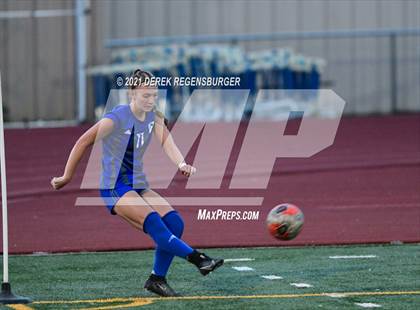 Thumbnail 3 in Mountain Vista vs Broomfield (CHSAA 5A Quarterfinals) photogallery.