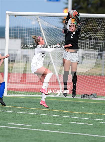 Thumbnail 2 in Mountain Vista vs Broomfield (CHSAA 5A Quarterfinals) photogallery.