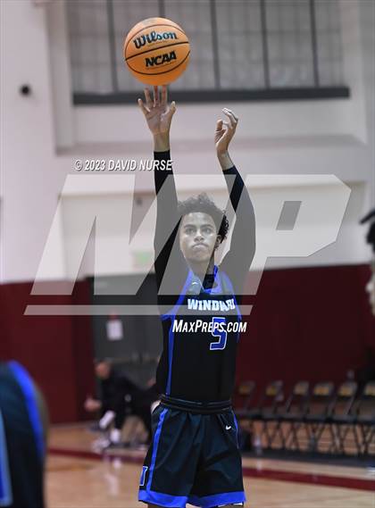 Thumbnail 3 in Colony vs. Windward photogallery.
