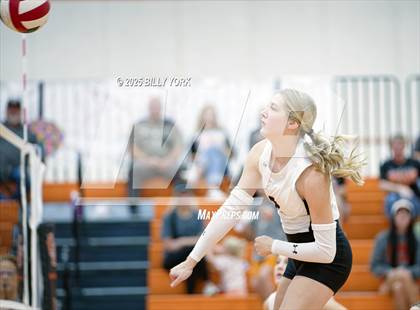 Thumbnail 3 in Grand Saline vs Scurry-Rosser photogallery.