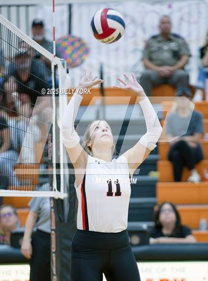 Thumbnail 2 in Grand Saline vs Scurry-Rosser photogallery.
