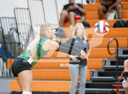 Thumbnail 2 in Grand Saline vs Scurry-Rosser photogallery.
