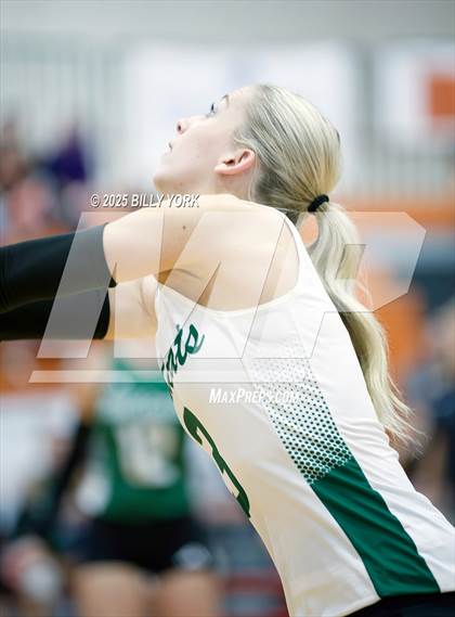Thumbnail 2 in Grand Saline vs Scurry-Rosser photogallery.