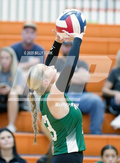 Thumbnail 2 in Grand Saline vs Scurry-Rosser photogallery.