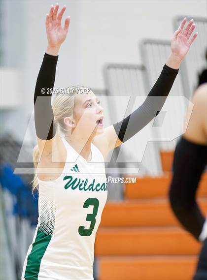 Thumbnail 2 in Grand Saline vs Scurry-Rosser photogallery.