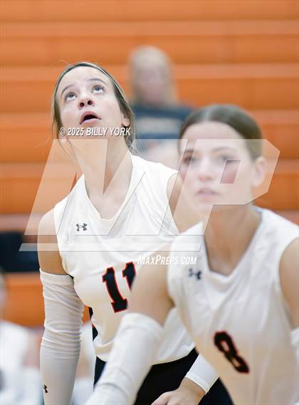 Thumbnail 2 in Grand Saline vs Scurry-Rosser photogallery.