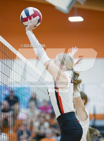 Thumbnail 3 in Grand Saline vs Scurry-Rosser photogallery.