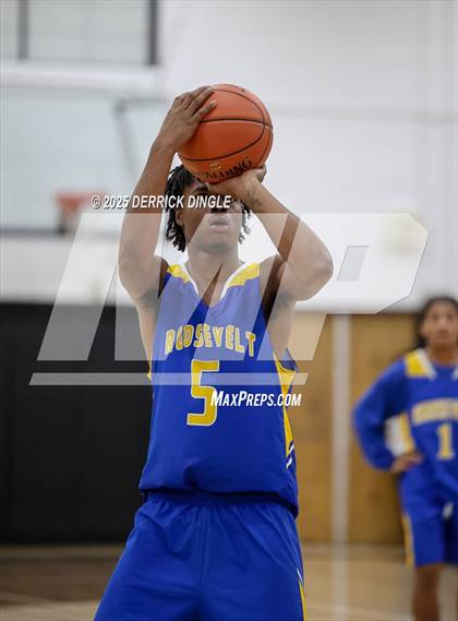 Thumbnail 1 in Herricks vs Roosevelt (Mike Cingiser Memorial Tournament) photogallery.