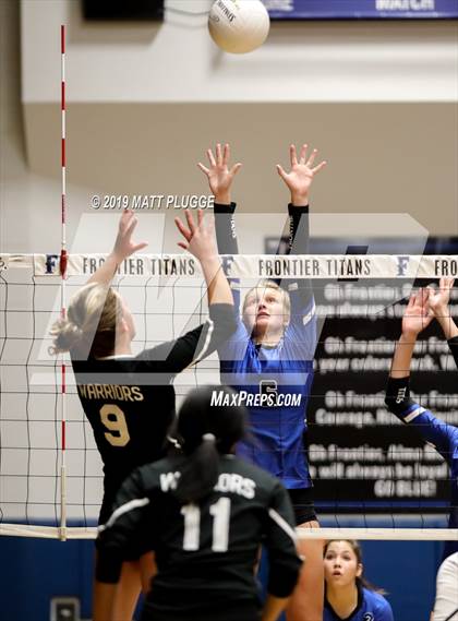Thumbnail 3 in Frontier vs. Tehachapi photogallery.