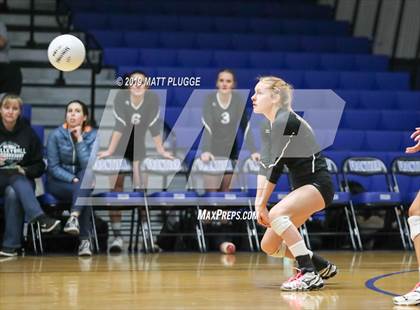 Thumbnail 2 in Frontier vs. Tehachapi photogallery.