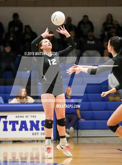 Thumbnail 2 in Frontier vs. Tehachapi photogallery.
