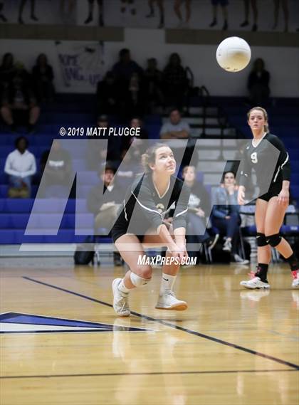 Thumbnail 2 in Frontier vs. Tehachapi photogallery.