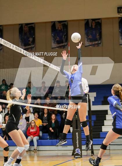 Thumbnail 1 in Frontier vs. Tehachapi photogallery.