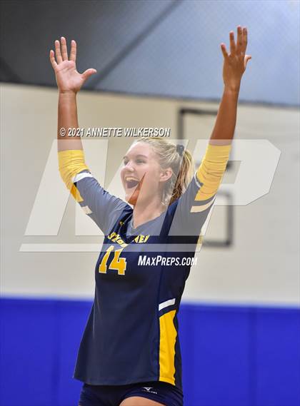 Thumbnail 1 in Steinbrenner vs. Bishop Moore (Nike Tournament of Champions) photogallery.
