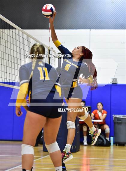 Thumbnail 2 in Steinbrenner vs. Bishop Moore (Nike Tournament of Champions) photogallery.