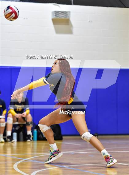 Thumbnail 2 in Steinbrenner vs. Bishop Moore (Nike Tournament of Champions) photogallery.