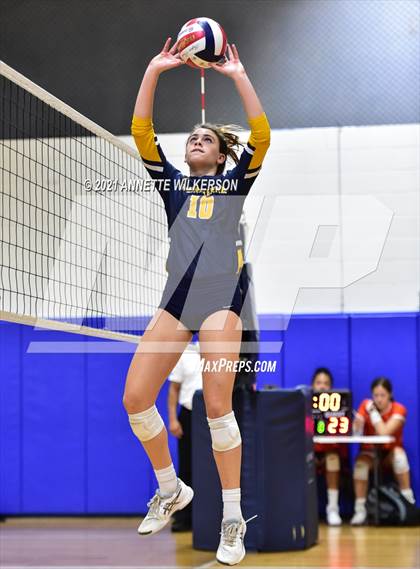 Thumbnail 1 in Steinbrenner vs. Bishop Moore (Nike Tournament of Champions) photogallery.