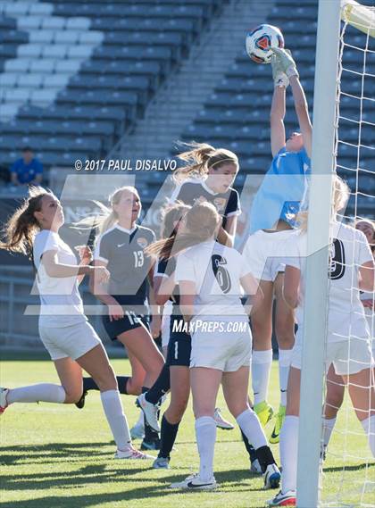 Thumbnail 3 in D'Evelyn vs. Evergreen (CHSAA 4A Final) photogallery.