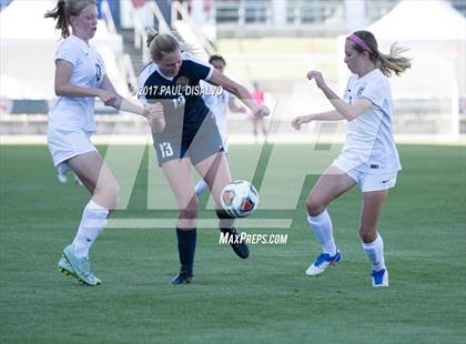 Thumbnail 3 in D'Evelyn vs. Evergreen (CHSAA 4A Final) photogallery.