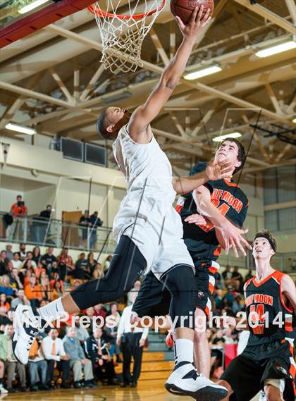 Thumbnail 3 in Half Moon Bay vs. Salesian (CIF NorCal Regional D4 Semifinal) photogallery.